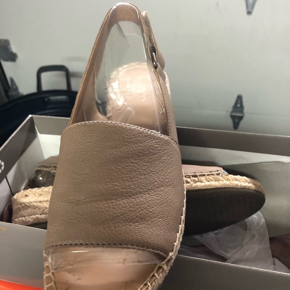 Sandal - Picture 4 of 4